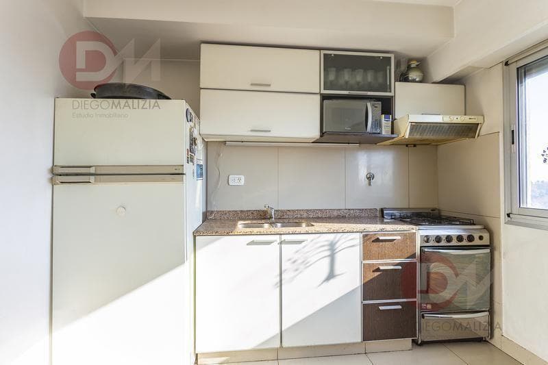 4-room apartment for sale in Banfield with a covered parking space.