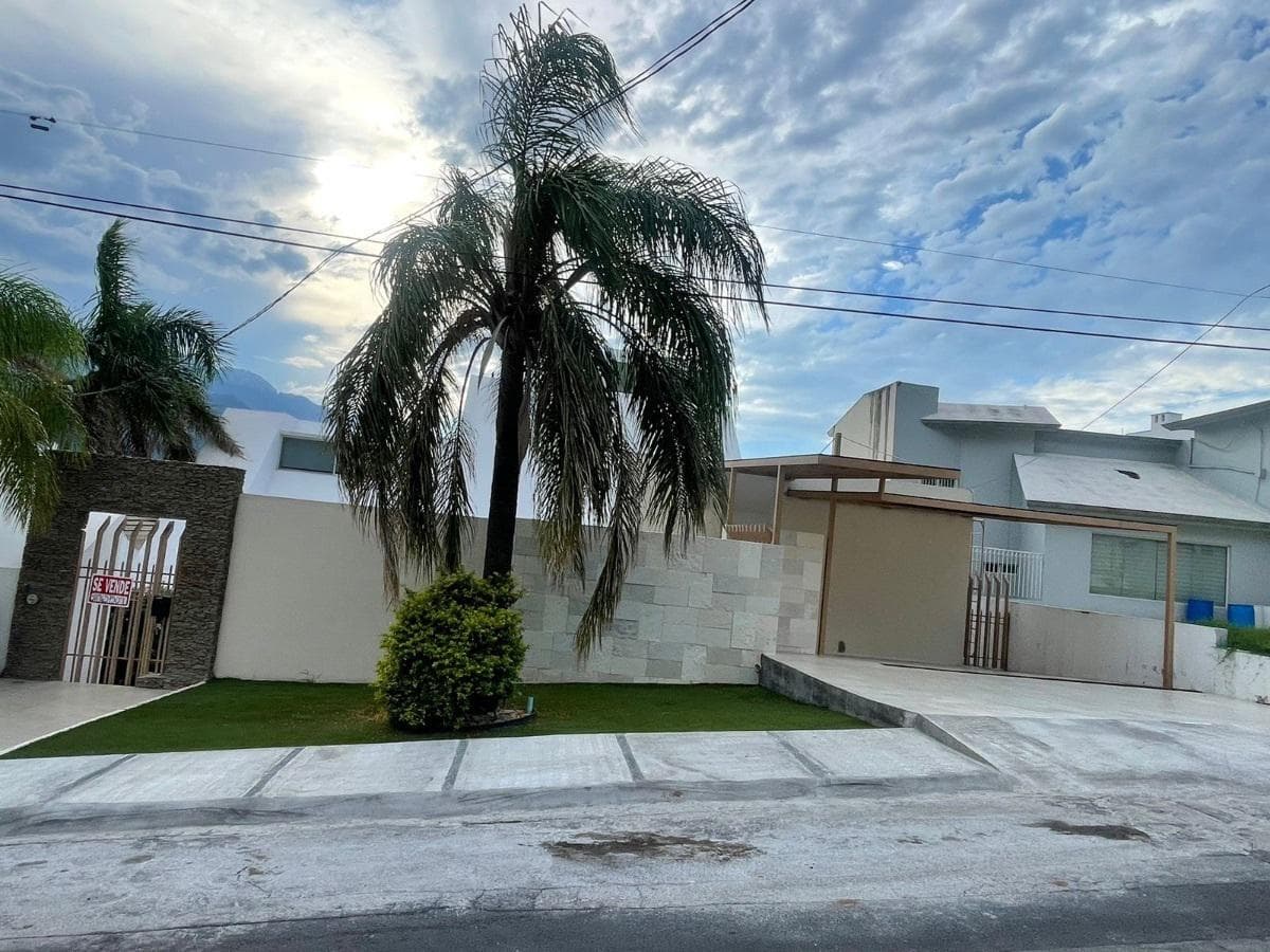 HOUSE FOR SALE IN CONTRY