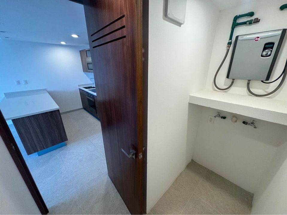 3-BEDROOM APARTMENT 4 MINUTES FROM THE BEACH