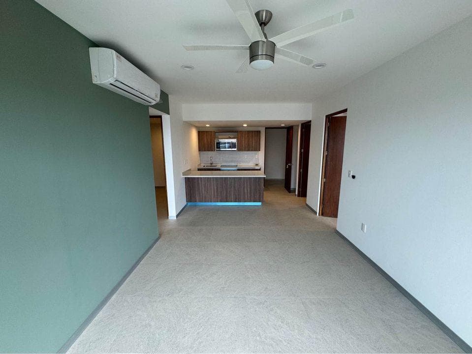 3-BEDROOM APARTMENT 4 MINUTES FROM THE BEACH