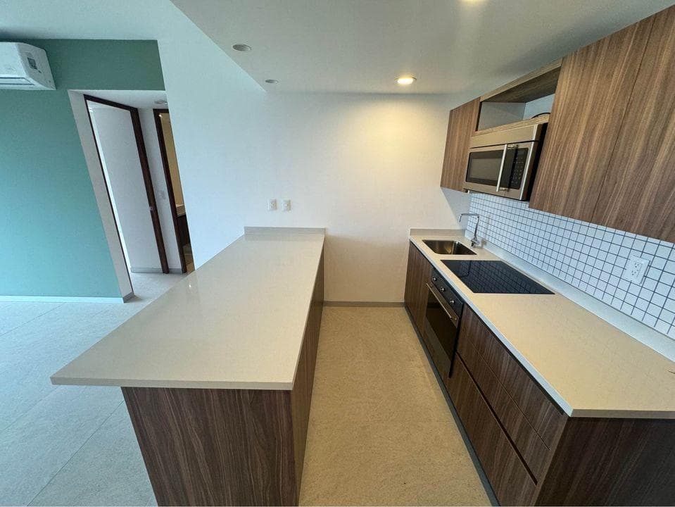 3-BEDROOM APARTMENT 4 MINUTES FROM THE BEACH