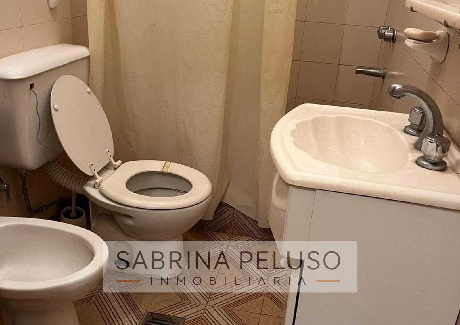 HOUSE FOR SALE IN LA REJA