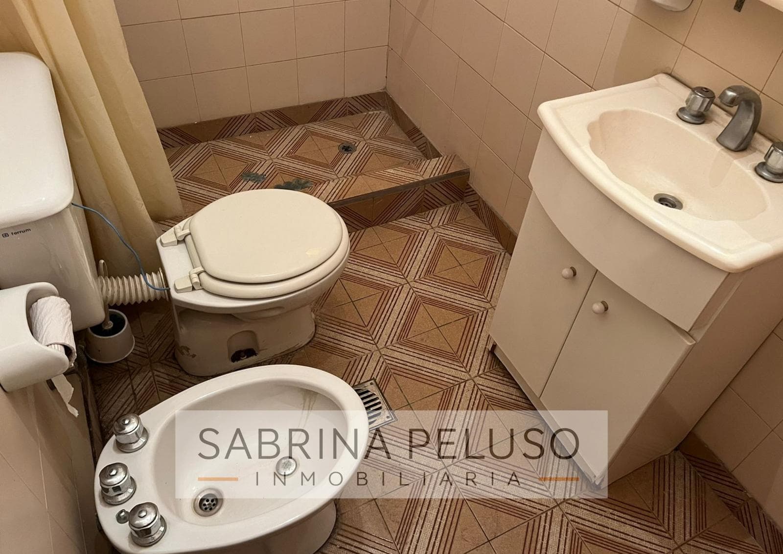 HOUSE FOR SALE IN LA REJA