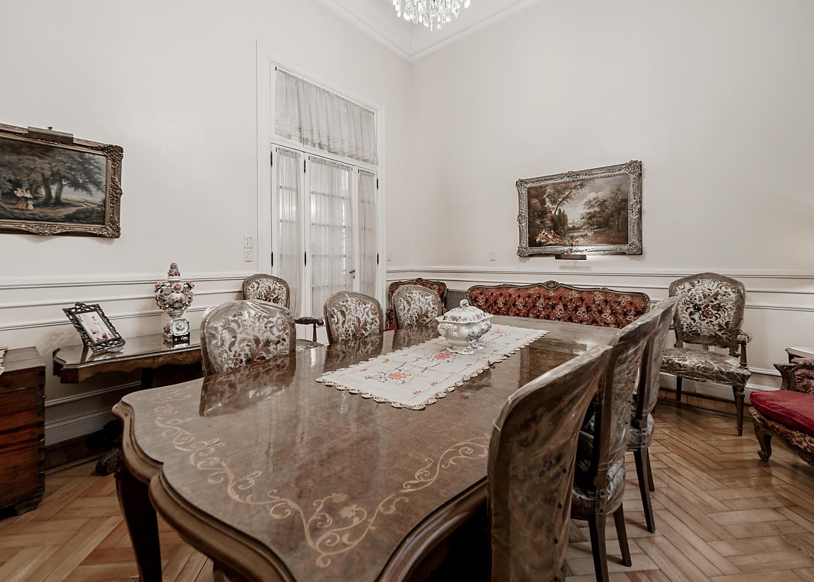4-room apartment for sale with a home office and a separate room in San Telmo