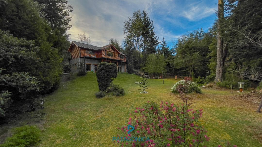 177 m² HOUSE FOR SALE WITH RIVER VIEW IN RIO BONITO, PUERTO MANZANO, VILLA LA ANGOSTURA