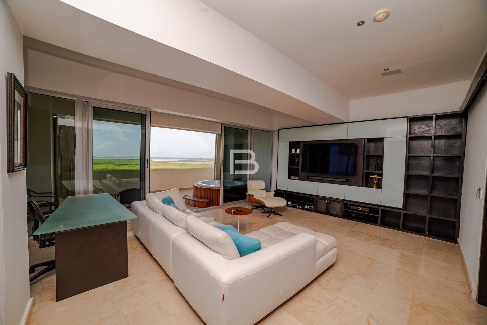 Penthouse for Rent in Lahia with Ocean Views in the Hotel Zone, Cancún, Quintana Roo