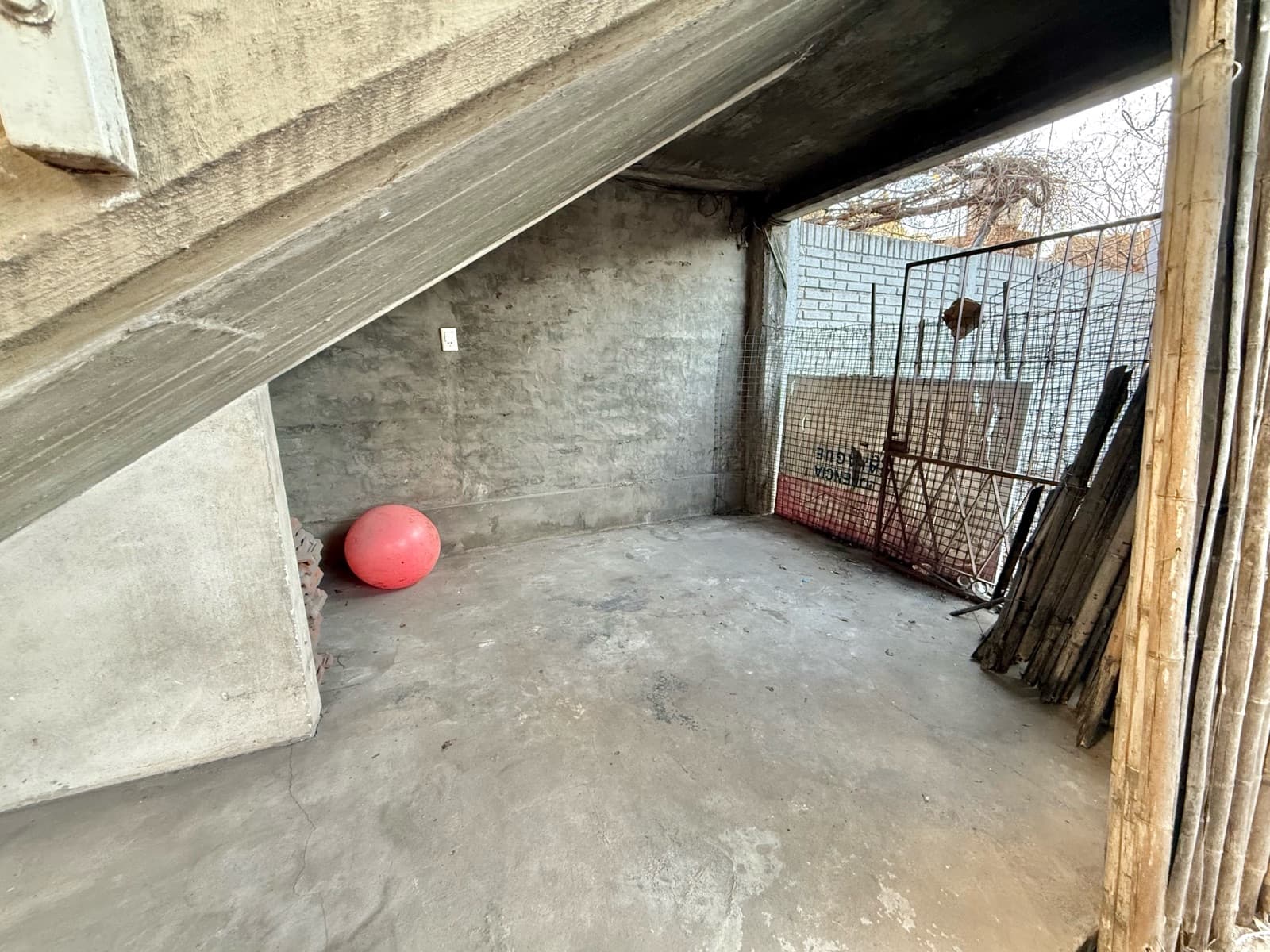3-Room Apartment on the First Floor with a Terrace and Park in San Justo