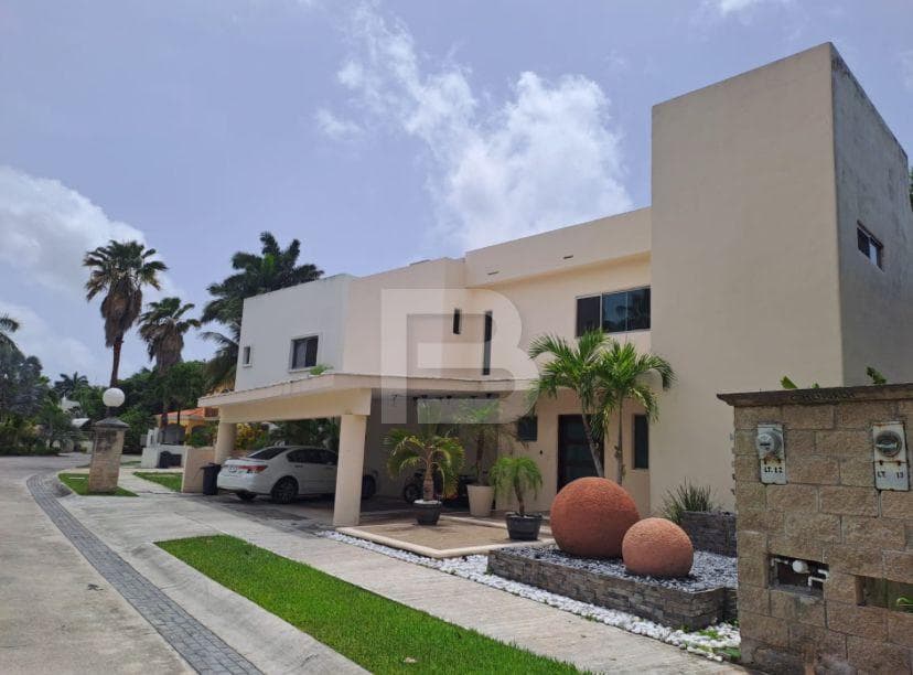 House for Sale in Villa Magna Residential Complex in Cancun
