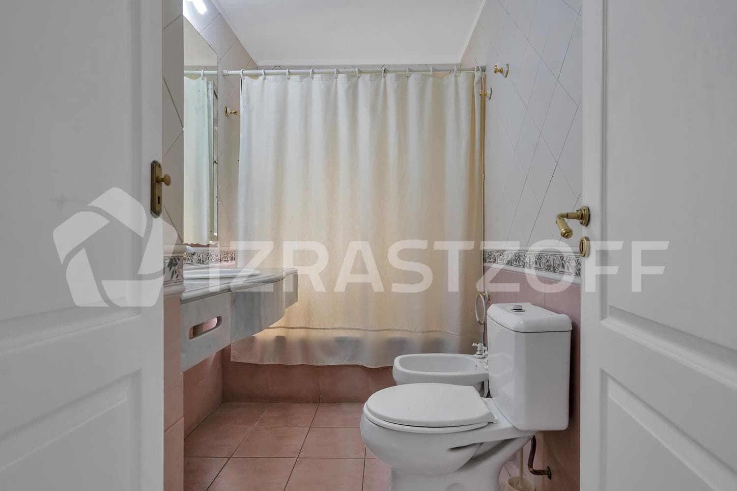 Venta Casa ideal para familia numerosa en Club De Campo Pueyrredon