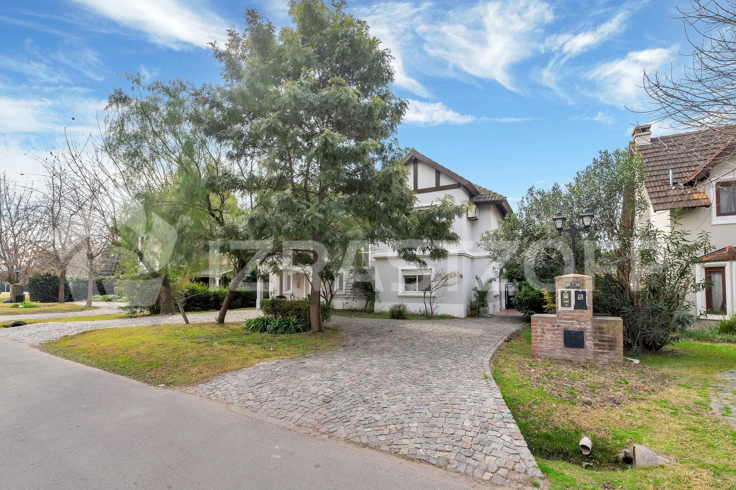 Venta Casa ideal para familia numerosa en Club De Campo Pueyrredon
