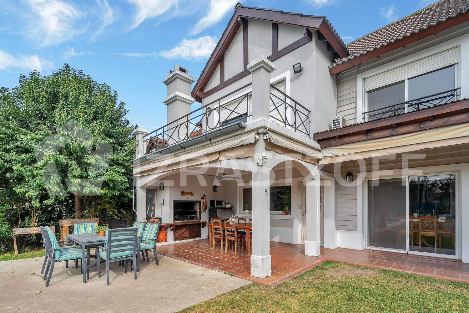 Venta Casa ideal para familia numerosa en Club De Campo Pueyrredon