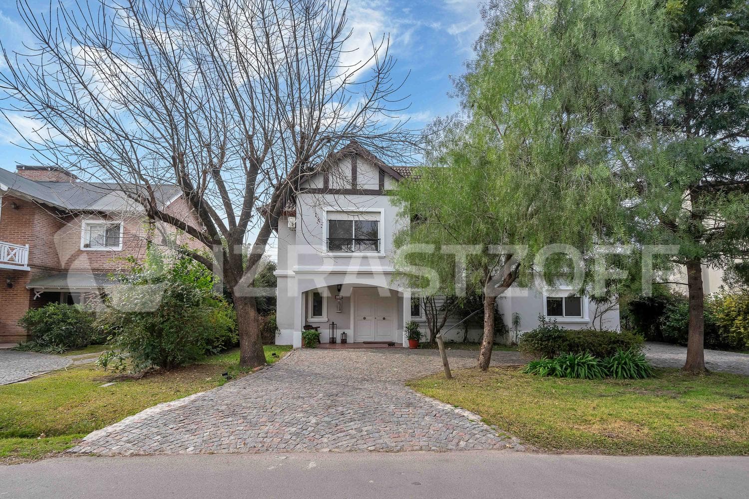 Venta Casa ideal para familia numerosa en Club De Campo Pueyrredon