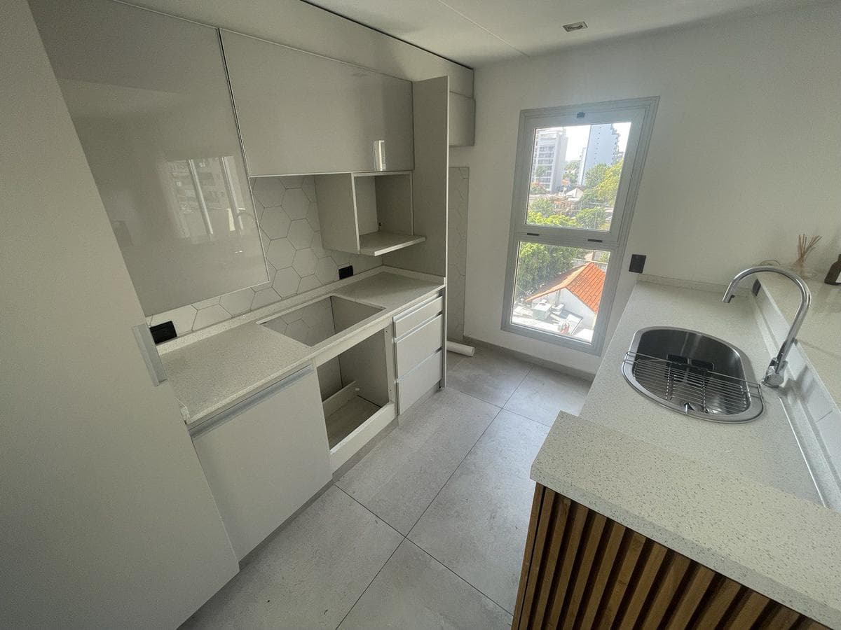 4-ROOM APARTMENT FOR SALE WITH POOL AND GARAGE IN DOWNTOWN QUILMES, NEAR PLAZA CONESA