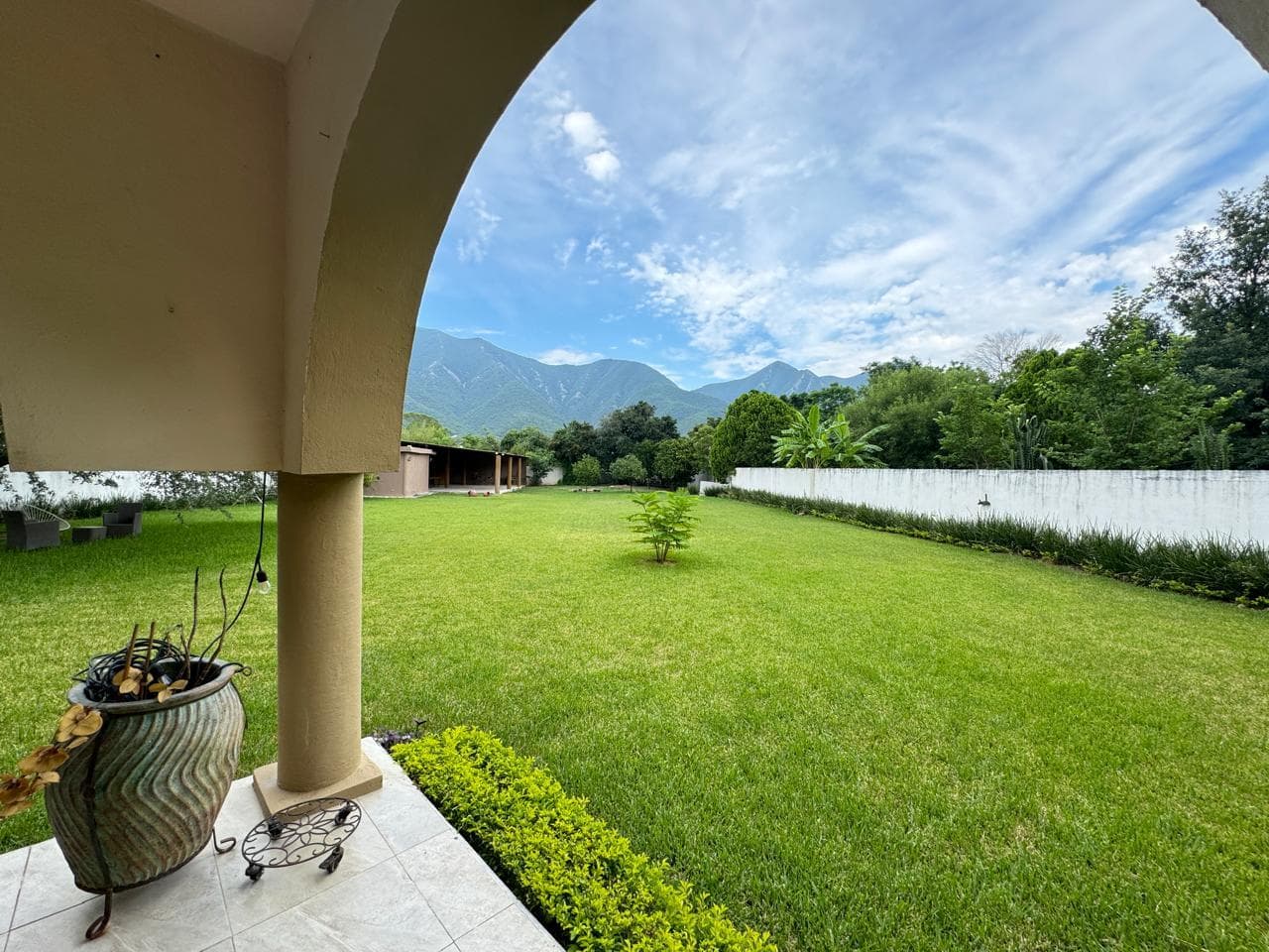 HOUSE FOR SALE IN EL YERBANIZ