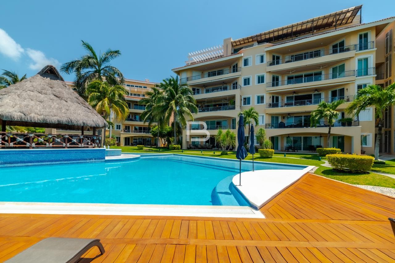 Apartment for Sale in La Isla with a Dock, Hotel Zone, Cancún, Quintana Roo