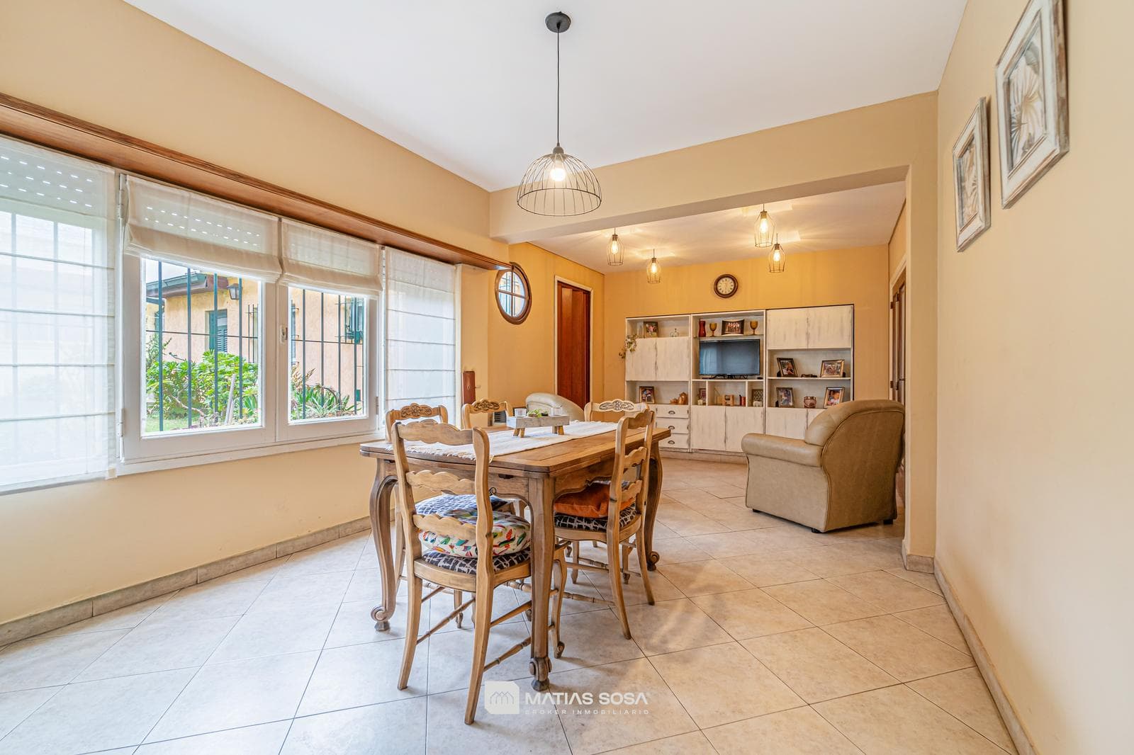 For Sale - 4-room house with a park and barbecue area - Chauvin neighborhood