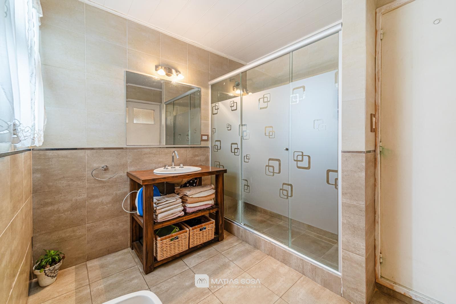 For Sale - 4-room house with a park and barbecue area - Chauvin neighborhood