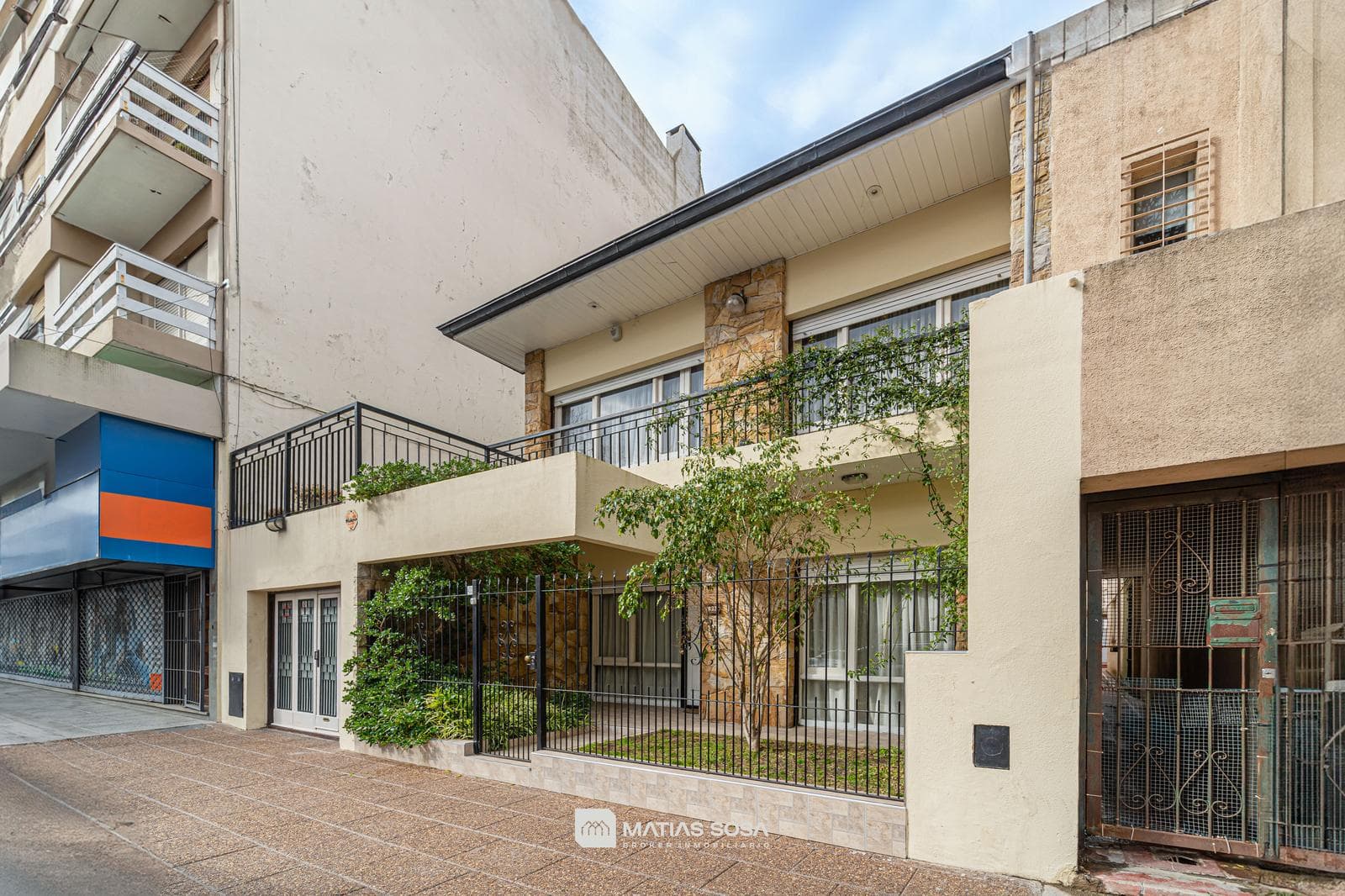 For Sale - 4-room house with a park and barbecue area - Chauvin neighborhood