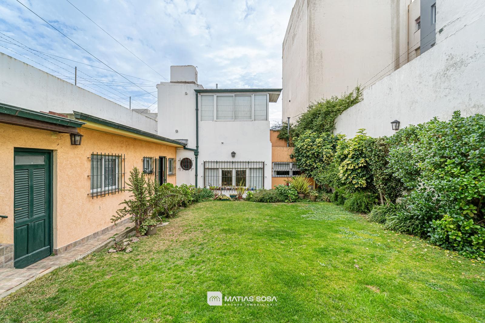 For Sale - 4-room house with a park and barbecue area - Chauvin neighborhood
