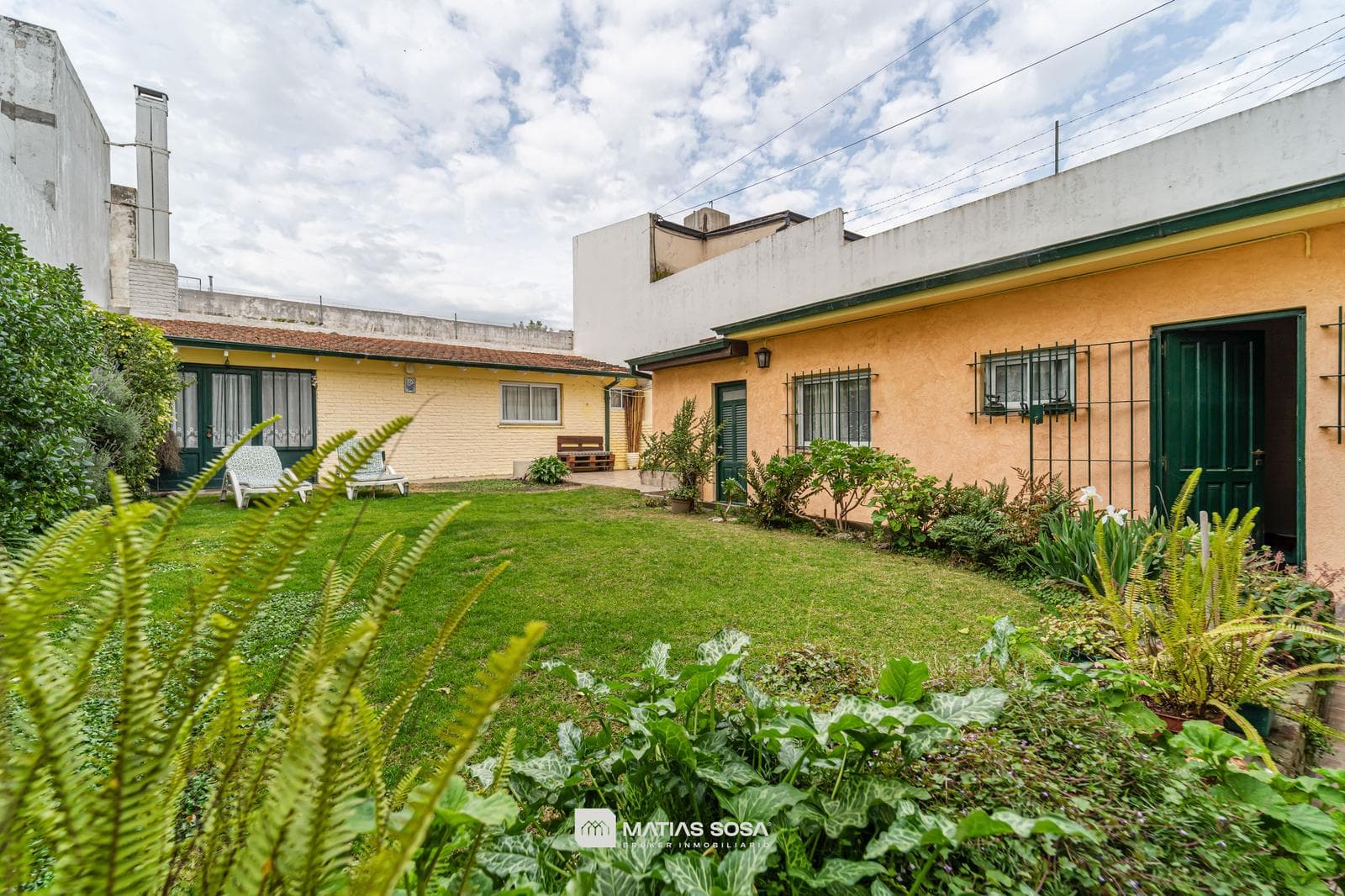 For Sale - 4-room house with a park and barbecue area - Chauvin neighborhood