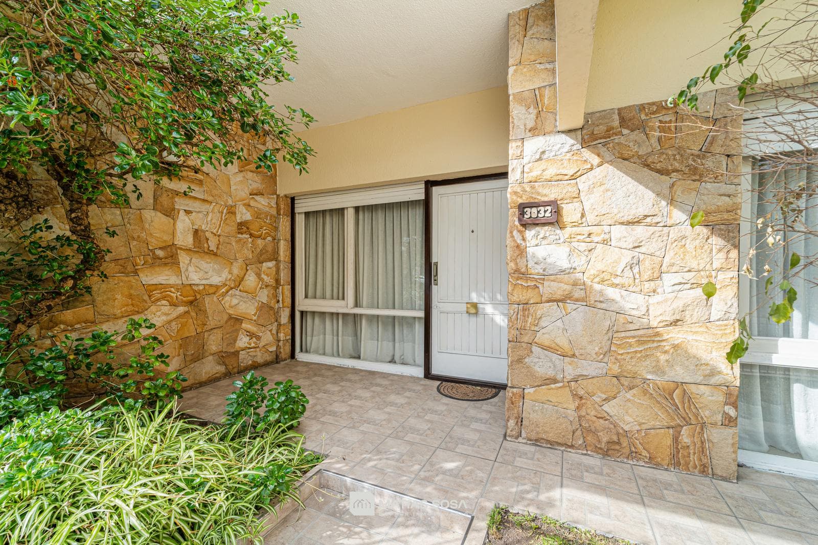 For Sale - 4-room house with a park and barbecue area - Chauvin neighborhood