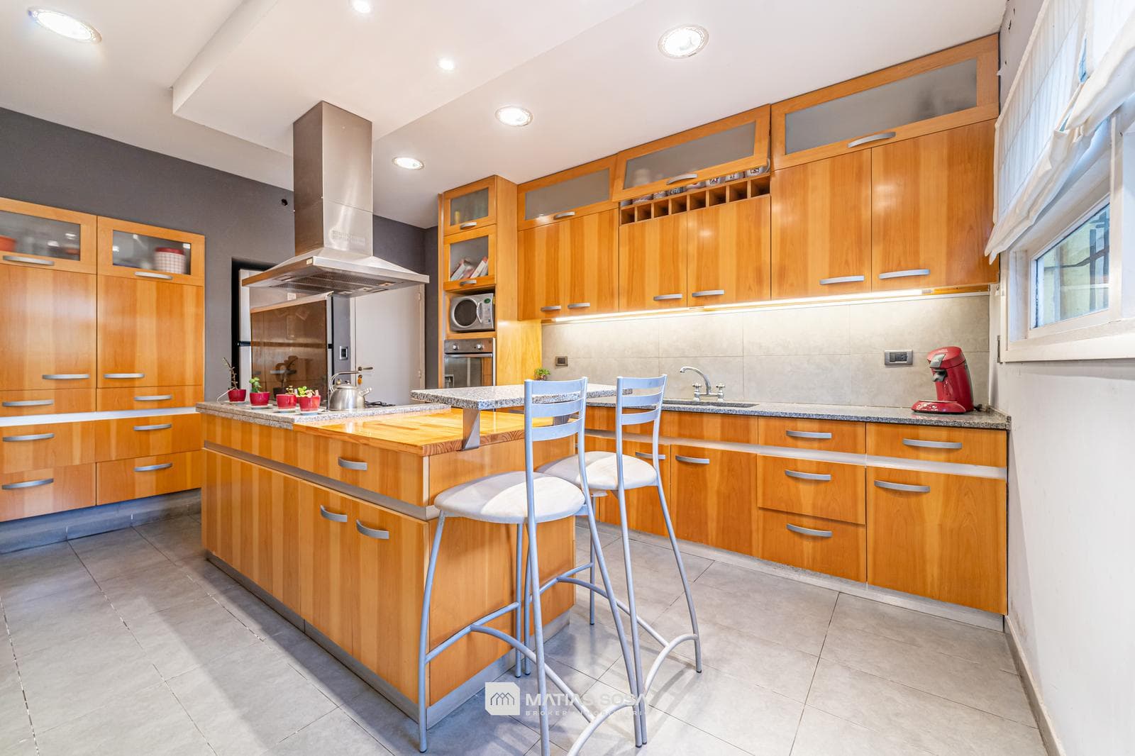 For Sale - 4-room house with a park and barbecue area - Chauvin neighborhood