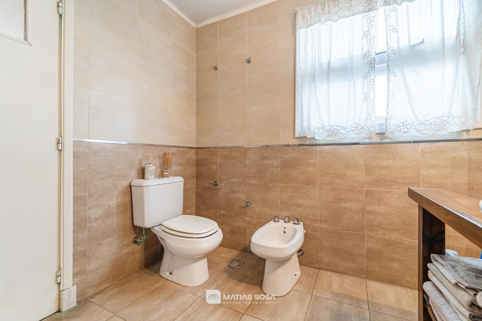 For Sale - 4-room house with a park and barbecue area - Chauvin neighborhood