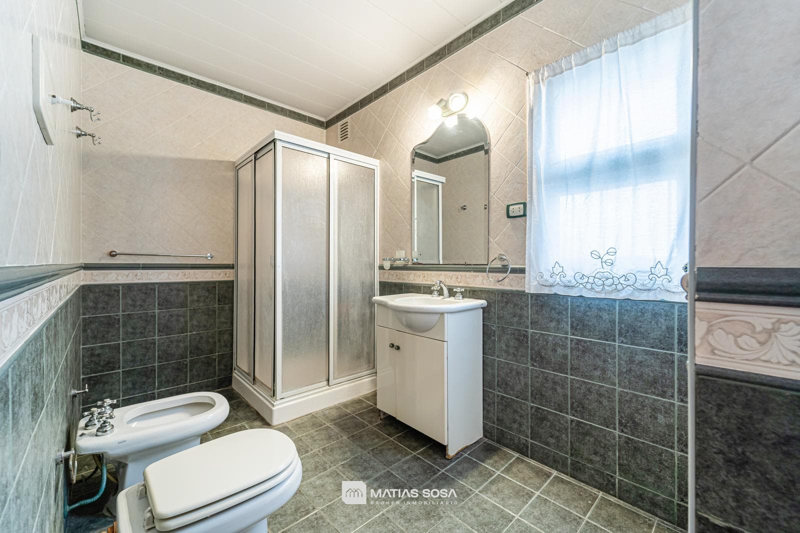 For Sale - 4-room house with a park and barbecue area - Chauvin neighborhood