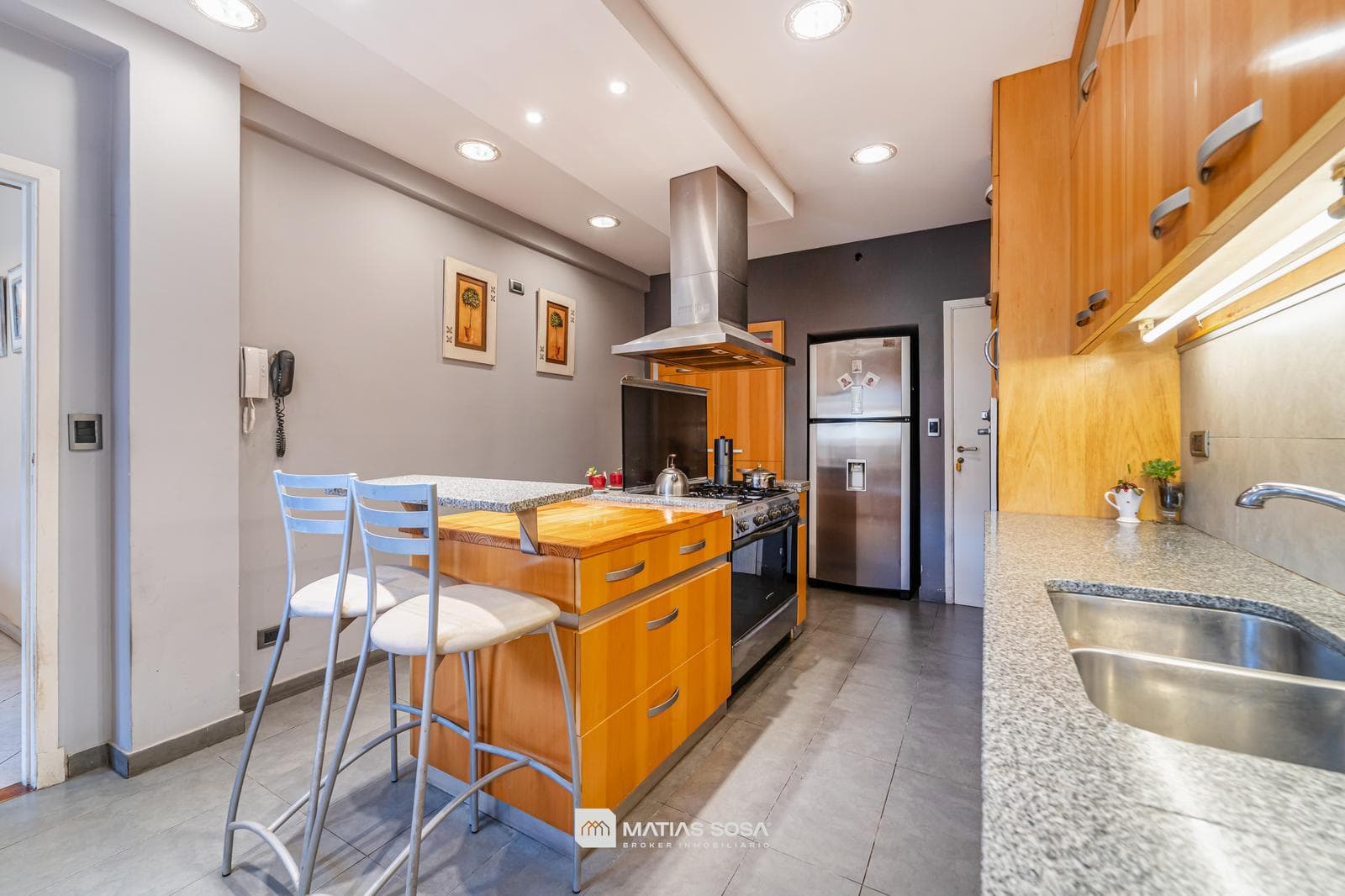 For Sale - 4-room house with a park and barbecue area - Chauvin neighborhood