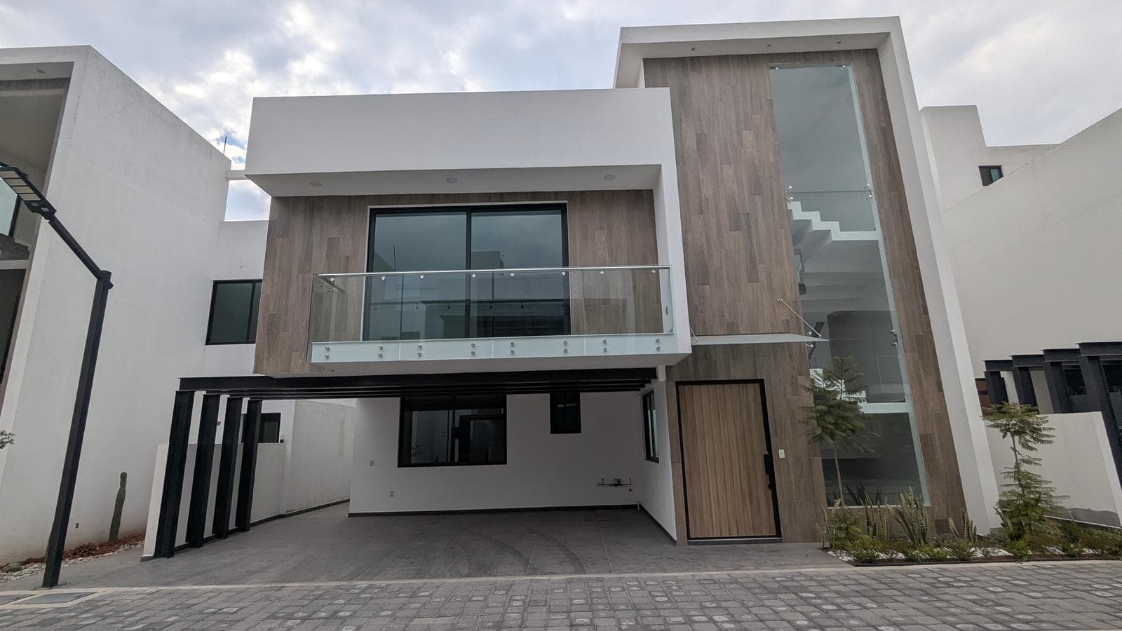 NEW HOME FOR SALE IN METEPEC WITHIN A GATED COMMUNITY