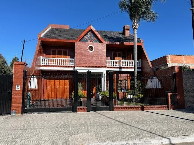 Excellent Villa for Sale in Downtown G. de Laferrere