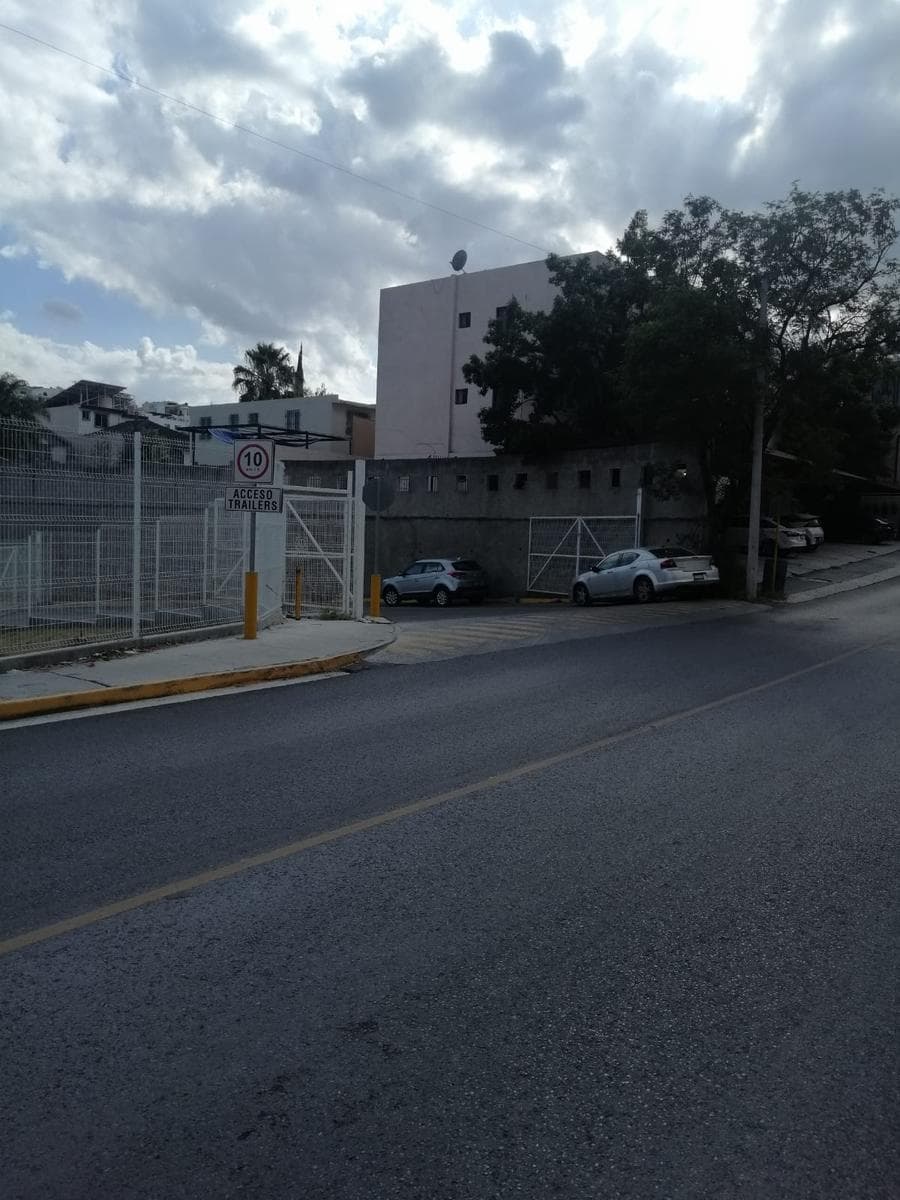 Store / Wine Shop near Galerías Monterrey