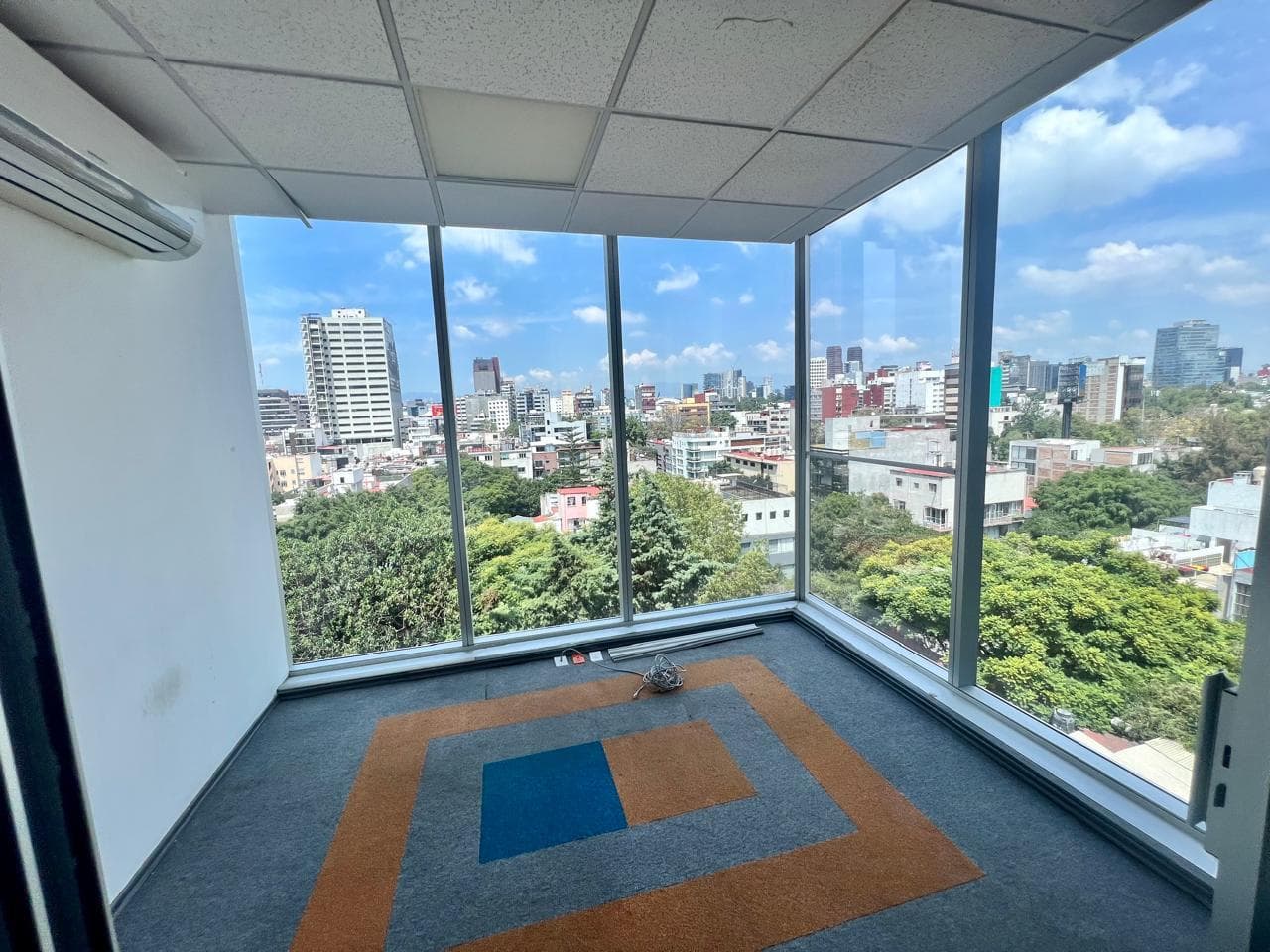 Office for rent one block from Reforma
