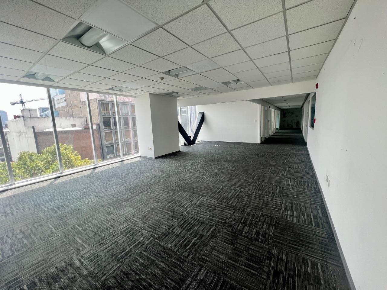 Office for rent one block from Reforma
