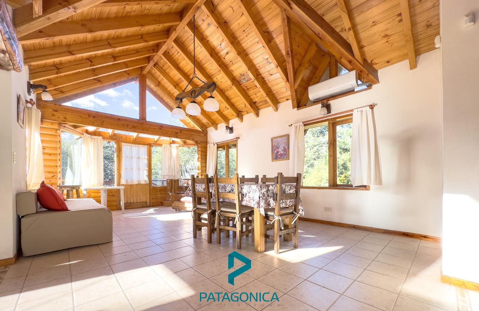 For Sale - 154 m² house on a 1,200 m² lot - Epulaufquen neighborhood.