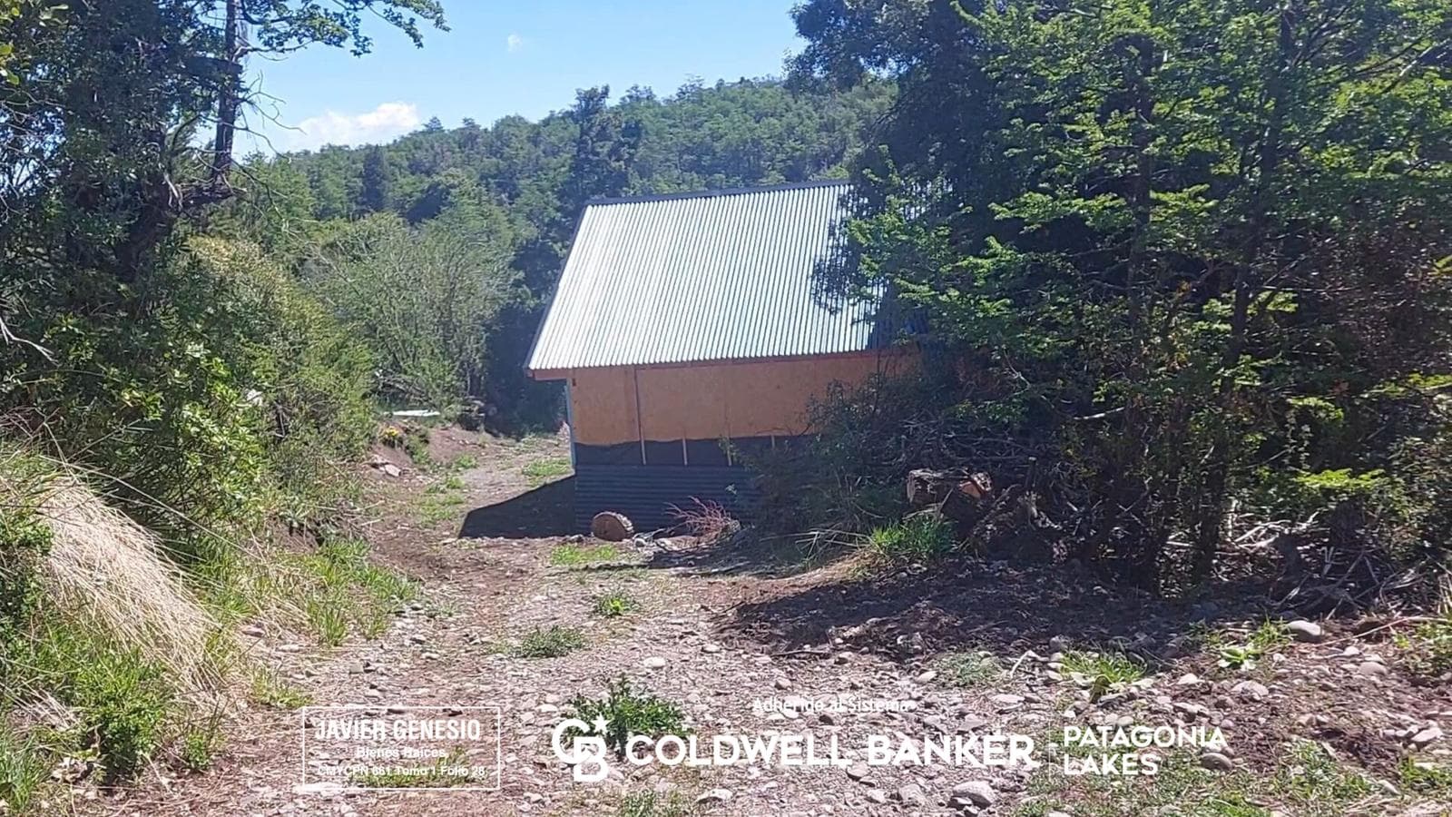 FOR SALE: House (under construction) and Cabin, 45 m², Lot Size: 6,100 m², Valle Escondido, San Martín de los Andes