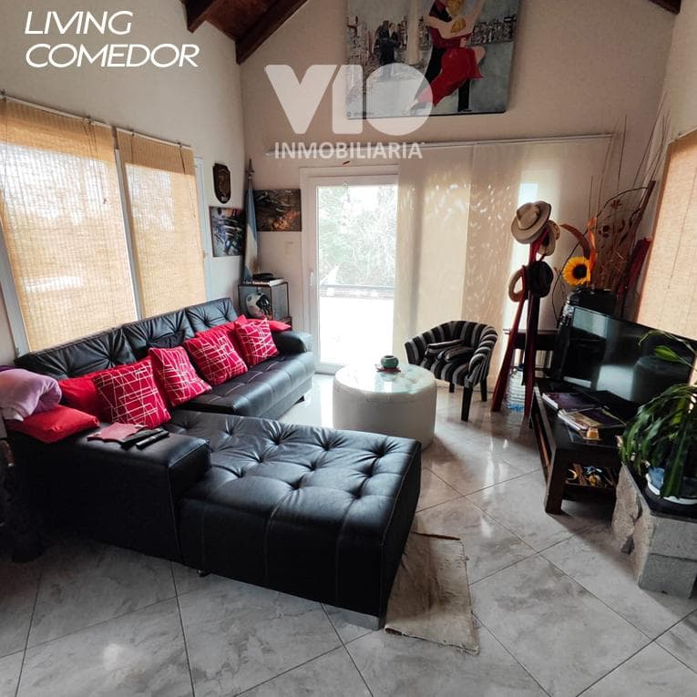 House + 3 Apartments in Villa San José