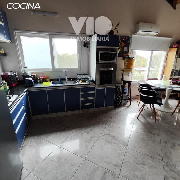 House + 3 Apartments in Villa San José