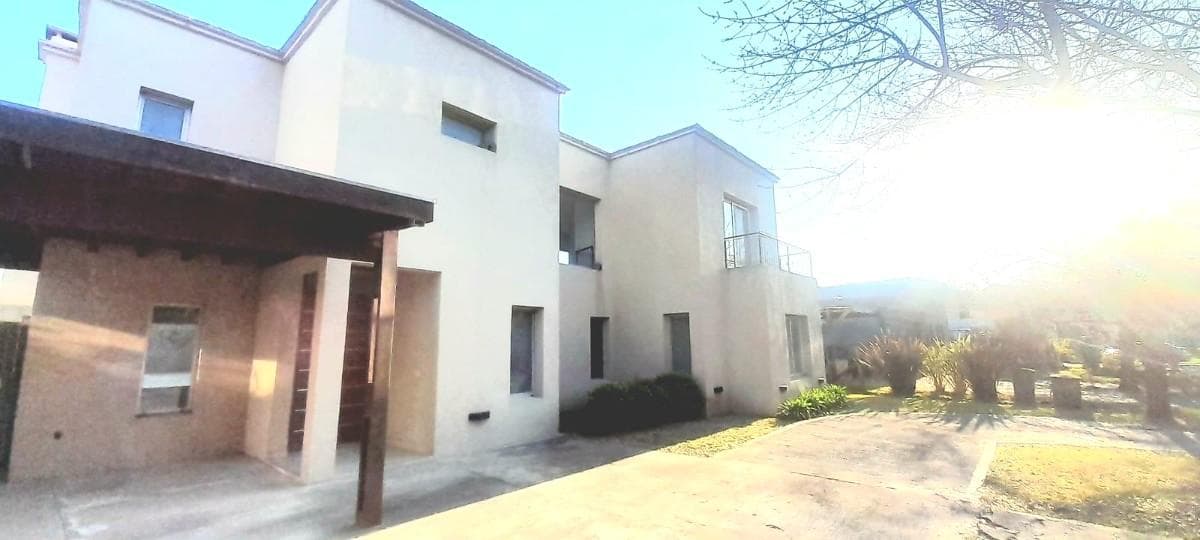 House for Sale, 7 Bedrooms - Qualifies for a Mortgage - Santa Catalina, Villanueva