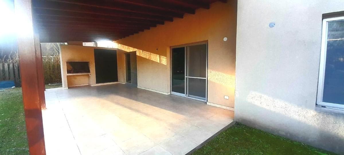 House for Sale, 7 Bedrooms - Qualifies for a Mortgage - Santa Catalina, Villanueva