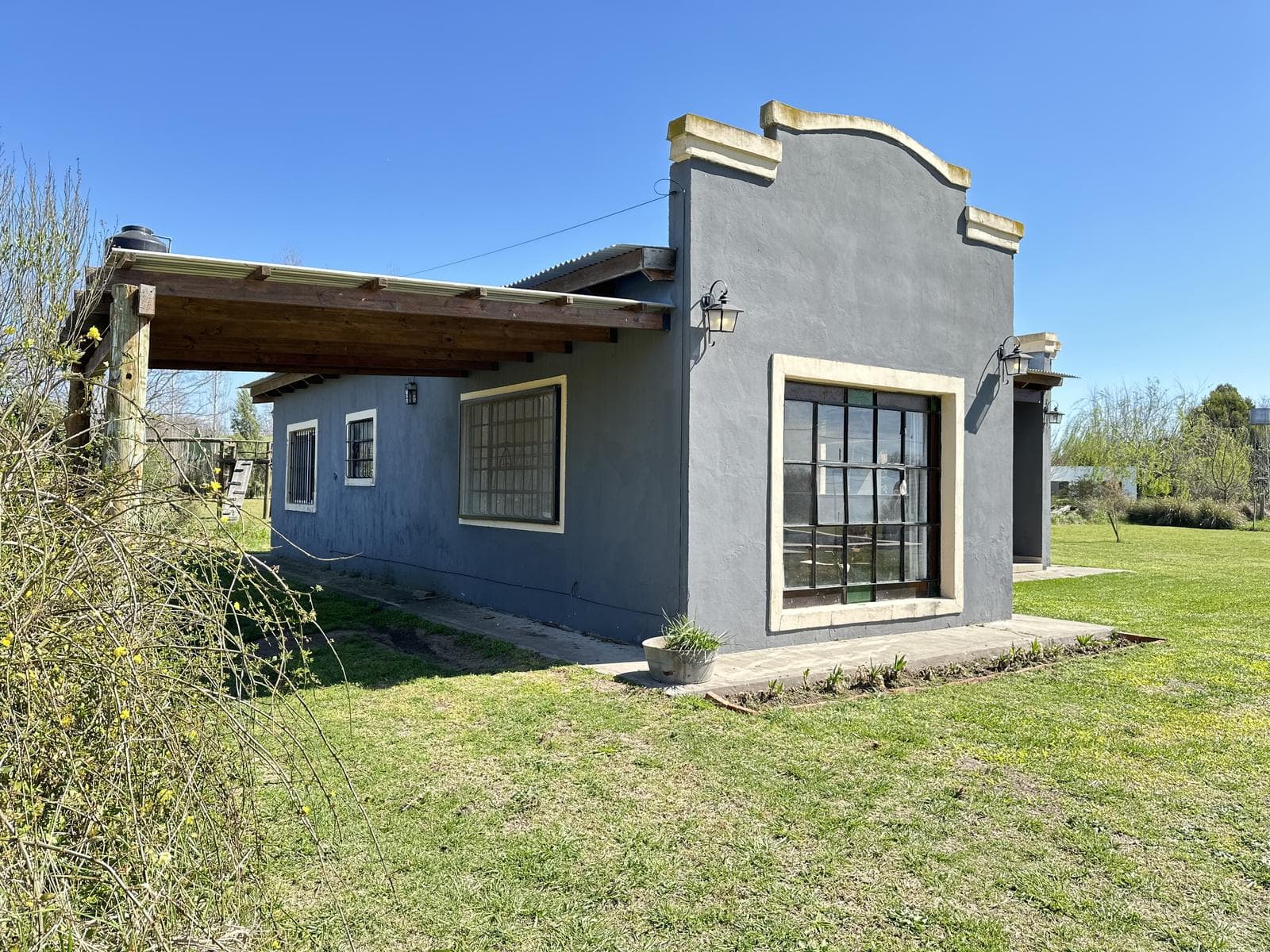 Country-Style House for Sale in Salvador María, Lobos