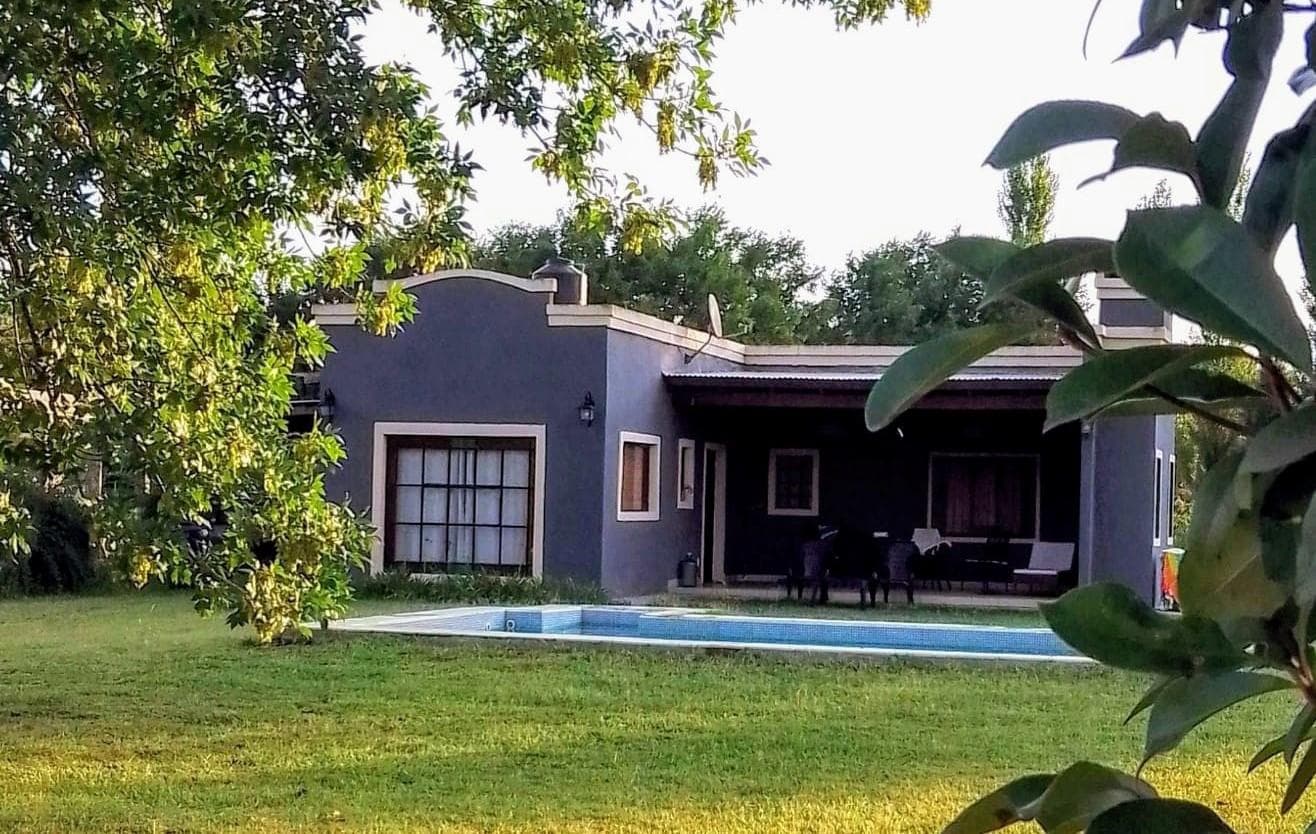 Country-Style House for Sale in Salvador María, Lobos