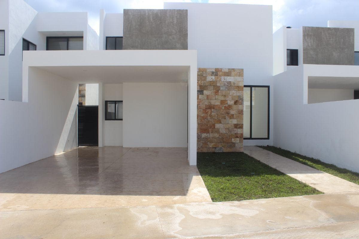 House north of Mérida, in Conkal, on a private street
