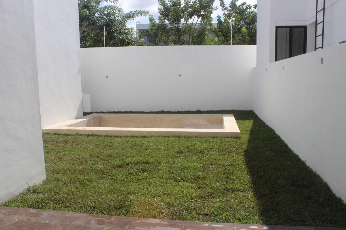 House north of Mérida, in Conkal, on a private street