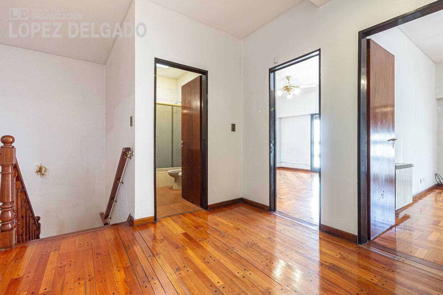 5-bedroom house with 2 garage spaces and a pool in Villa del Parque