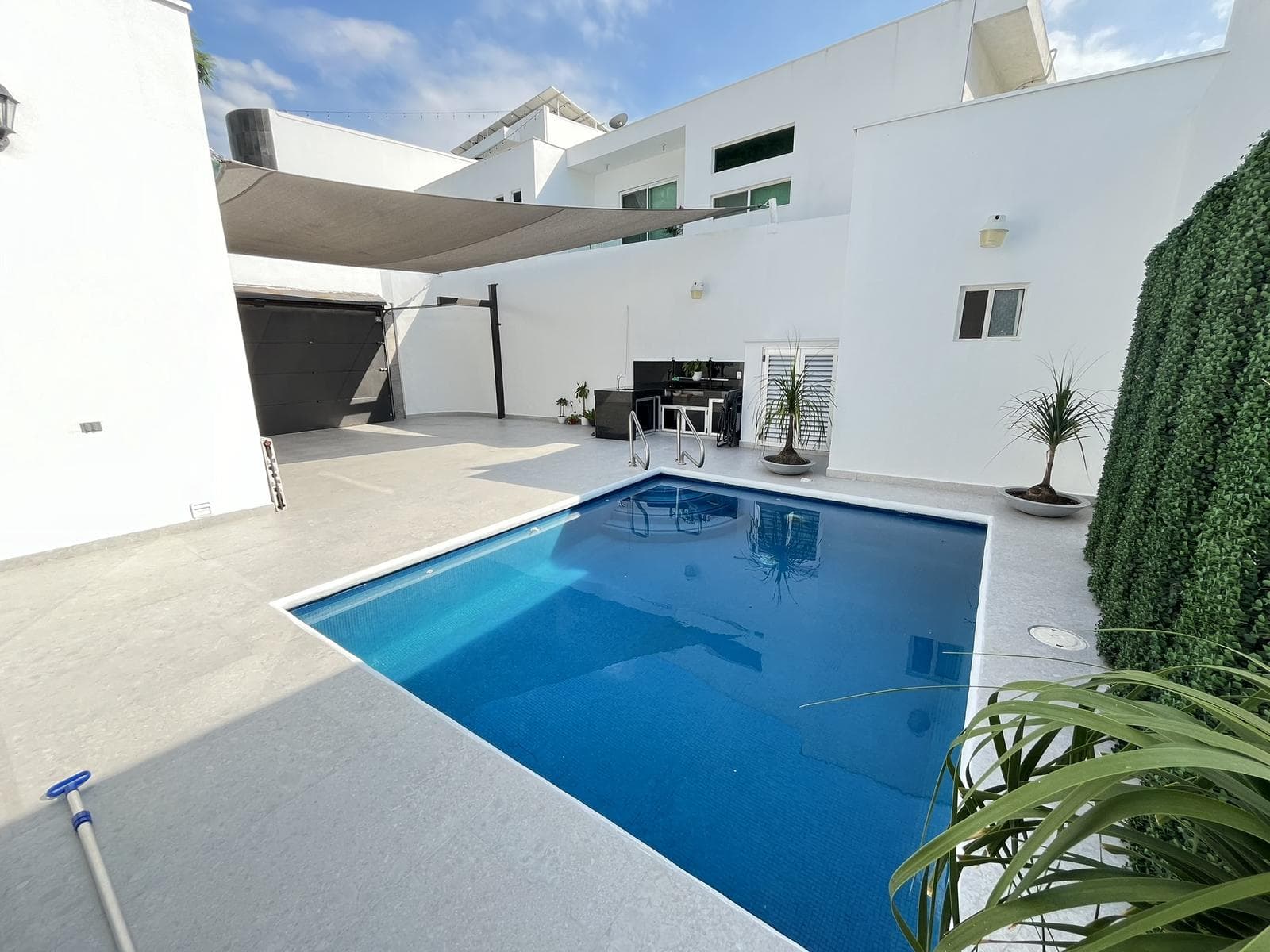 House for sale in La Estanzuela, on the national highway, on a private road near Valle Alto and Esfera City