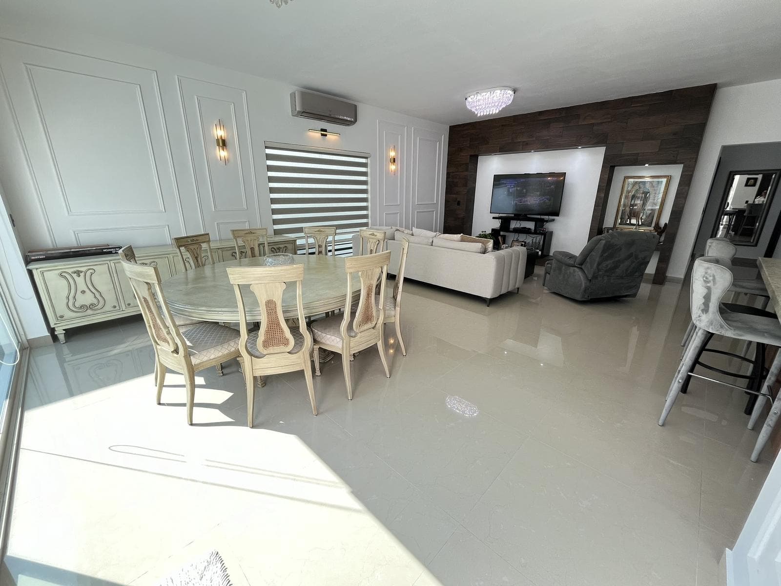 House for sale in La Estanzuela, on the national highway, on a private road near Valle Alto and Esfera City