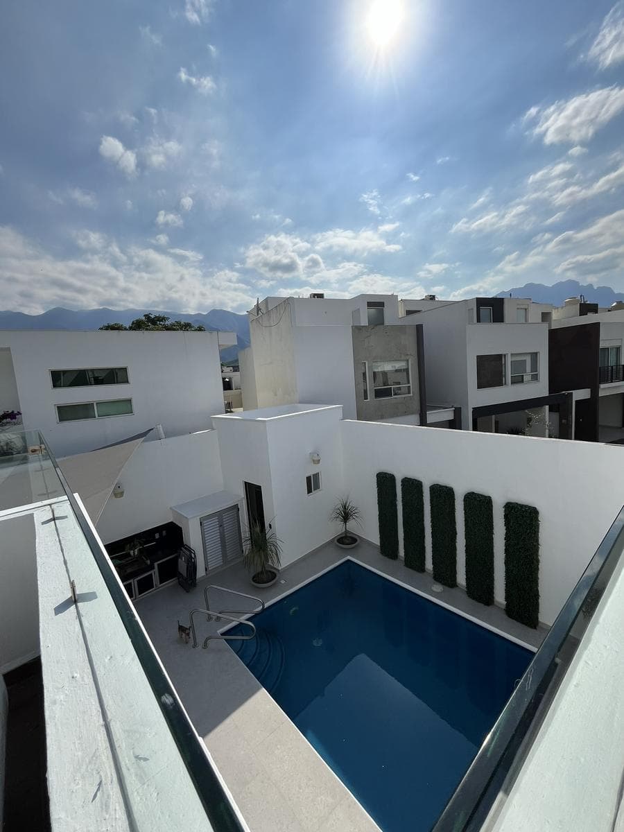 House for sale in La Estanzuela, on the national highway, on a private road near Valle Alto and Esfera City