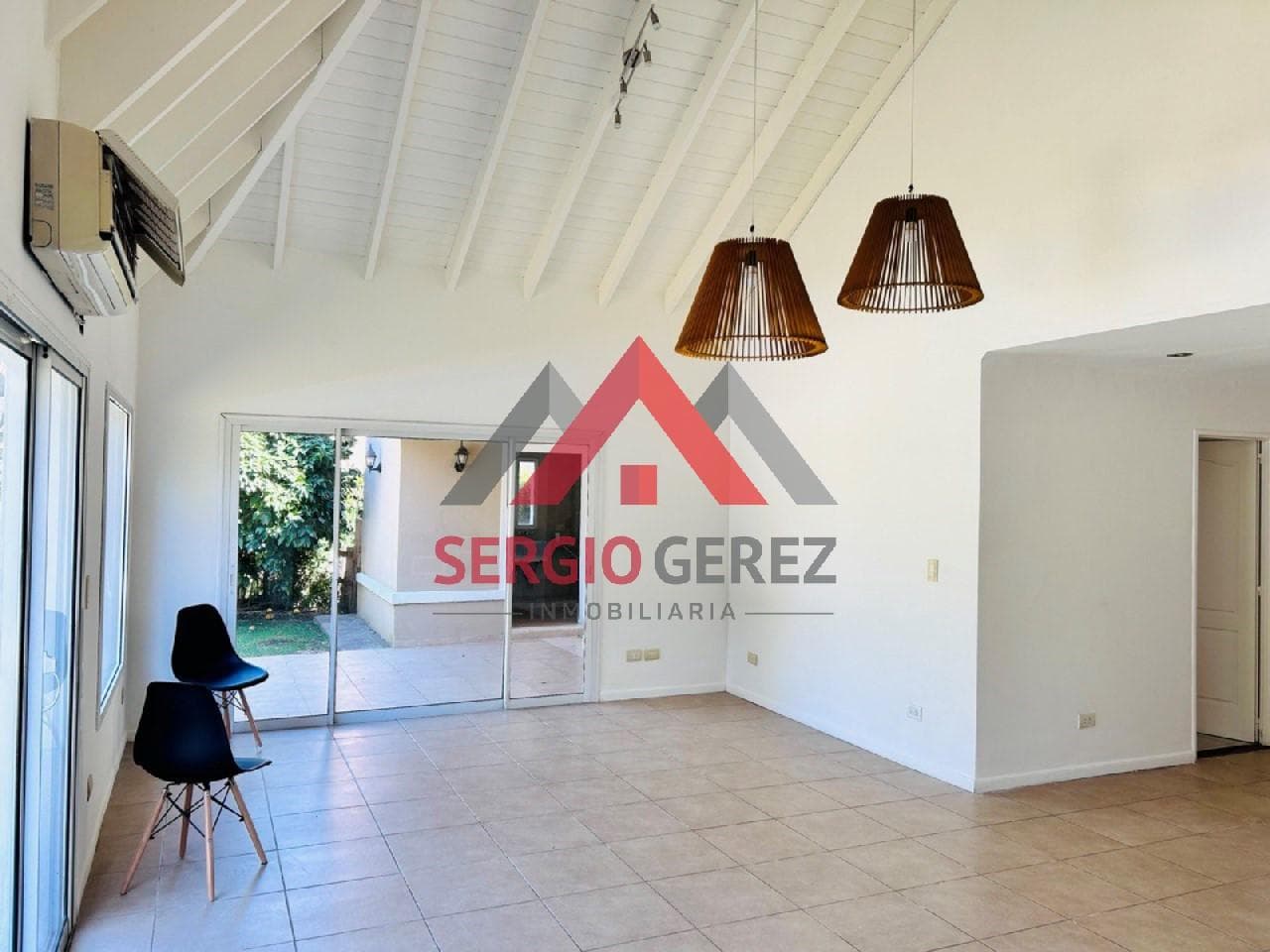 House in Santa Ana, Gated Community