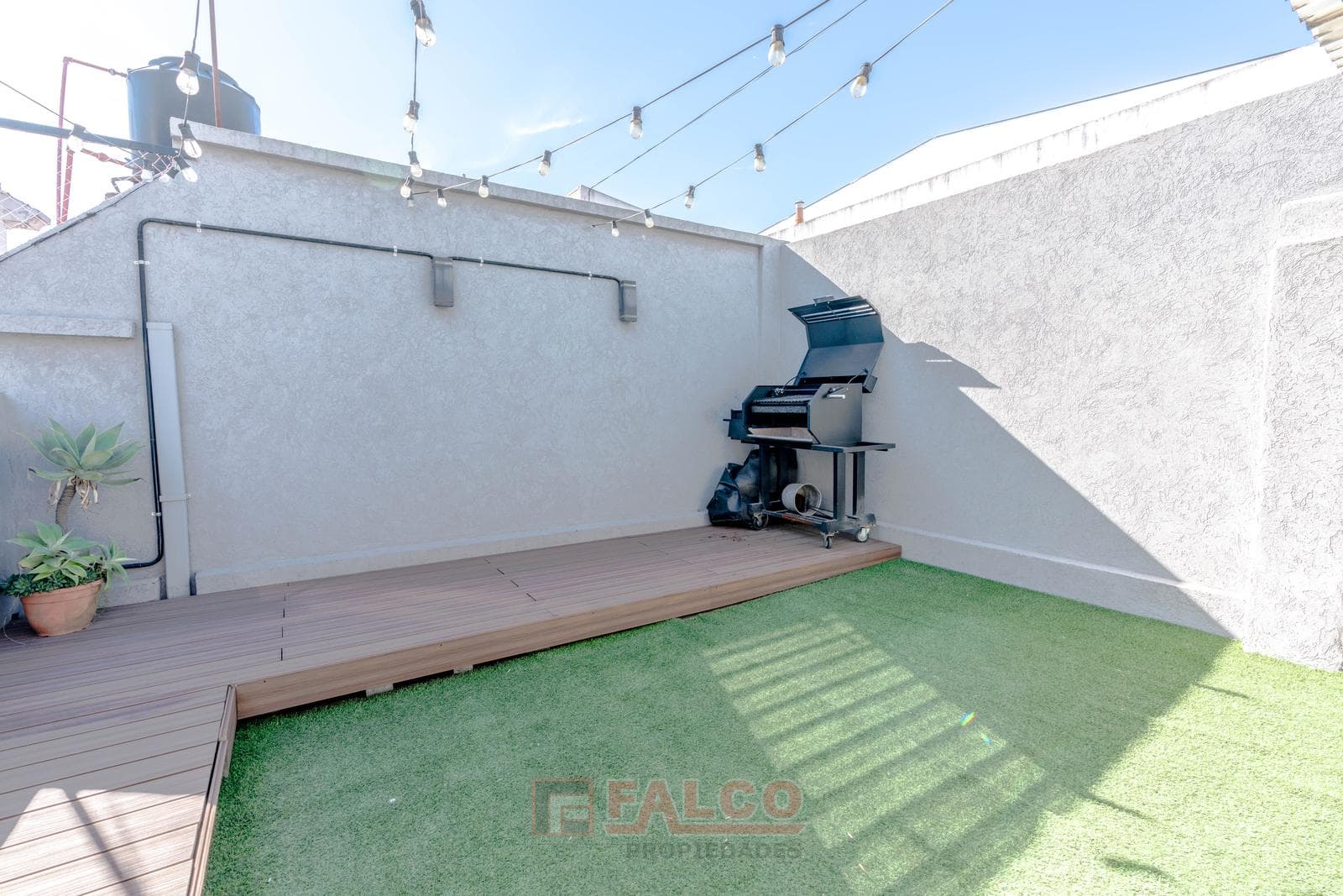 For sale in Parque Chacabuco—4-room apartment with private terrace and grill—No maintenance fees